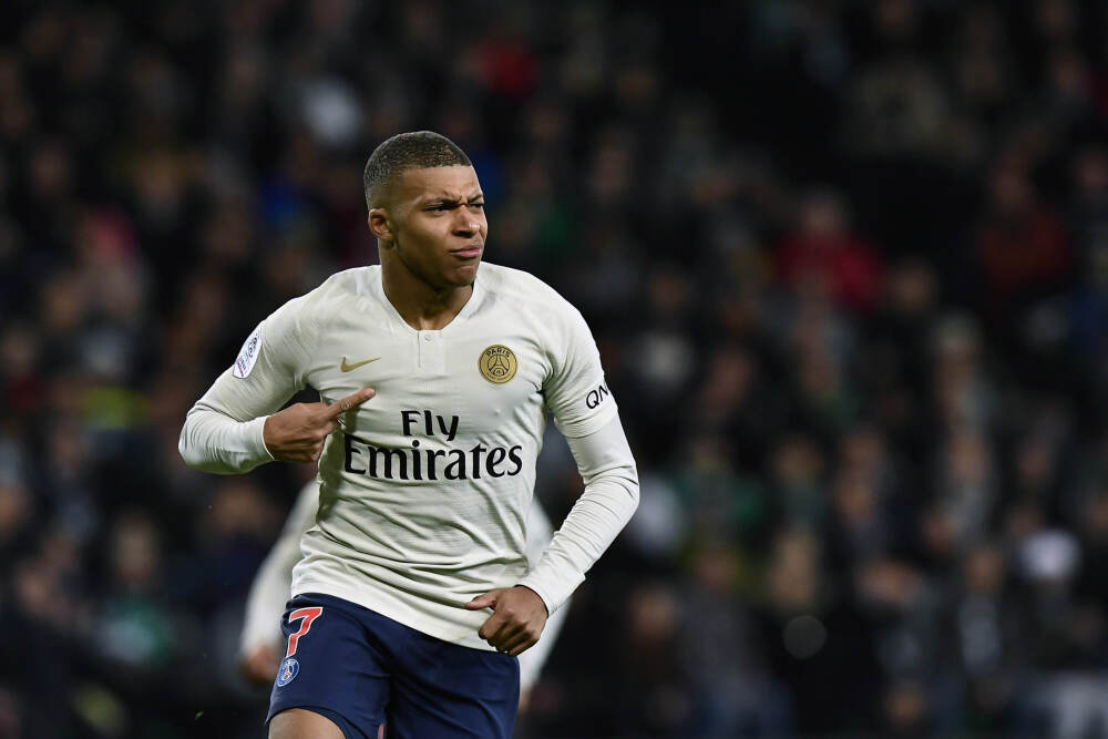 俨然核心！吉迪19中10&8罚7中轰下29分15板12助 带队24分大逆转！